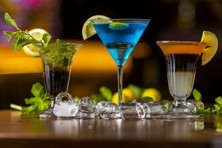 Top 10 Cocktails to Try This Summer: Refreshing and Delightful Drinks